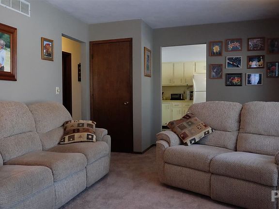 5th image of 217 Sharen St