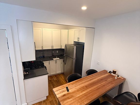 2nd image of 194 Stuyvesant Ave APT 1A