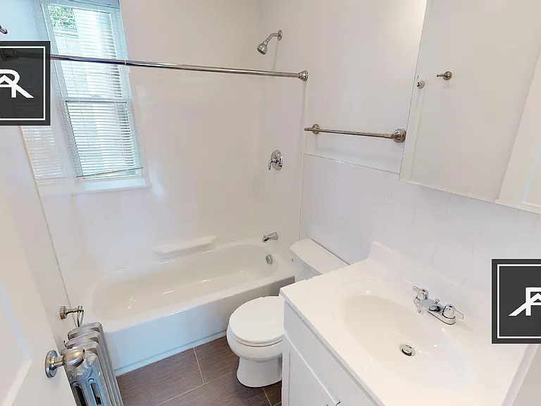 125 Sutherland Rd #L — Photo 7