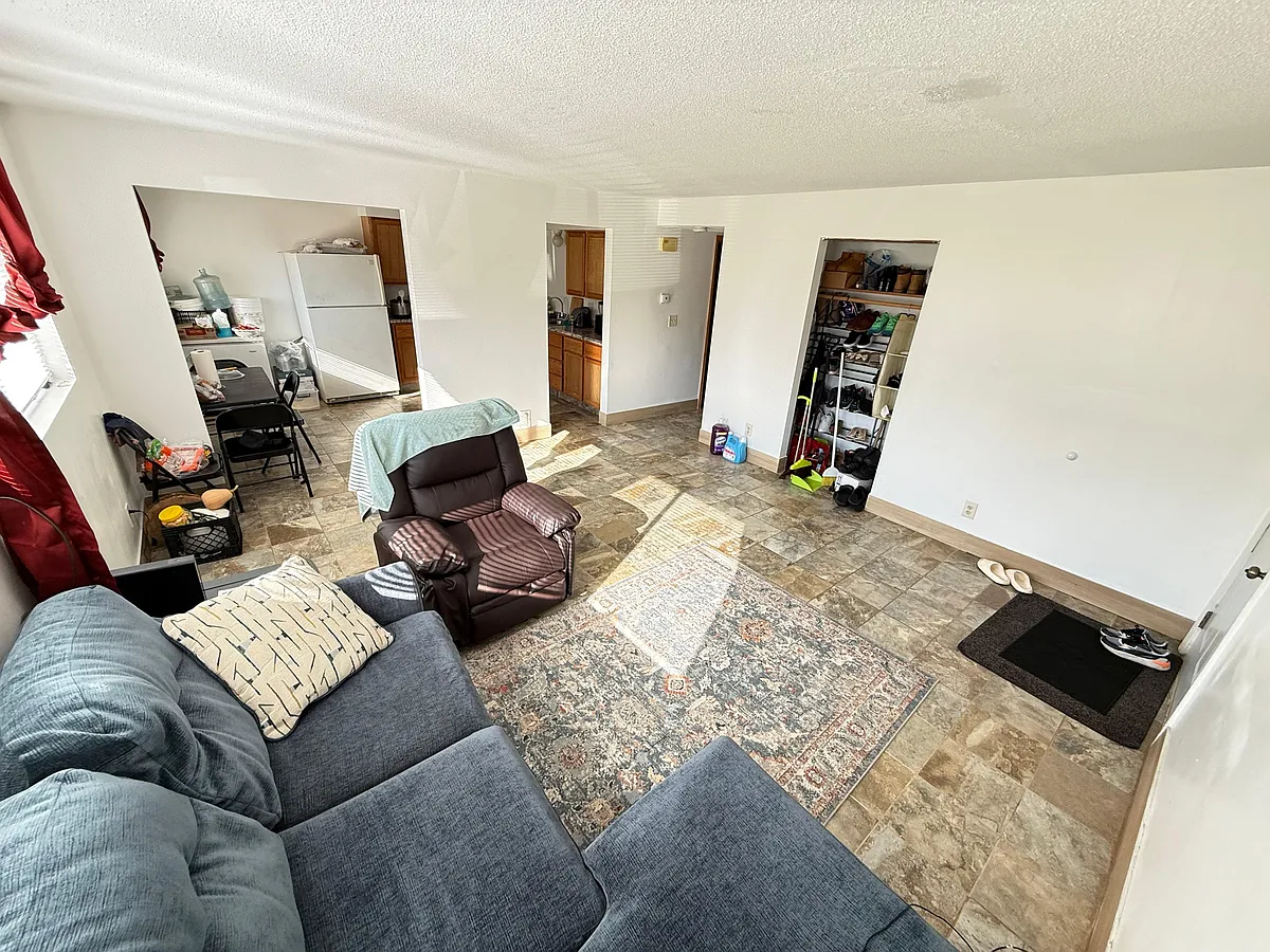 Building Photo - 1616 Sloan St #2