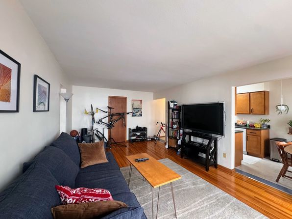 1010 15th Ave SE APT 201
