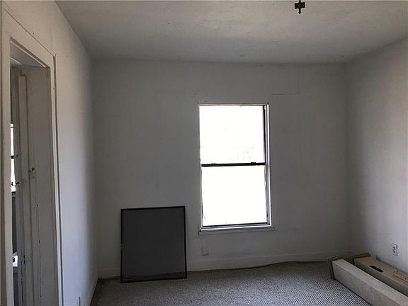 5th image of 1217 Gladiolus St