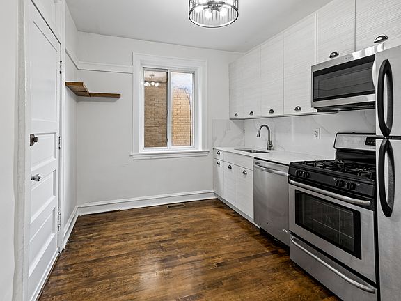 3rd image of 3050 W Cornelia Ave APT 1