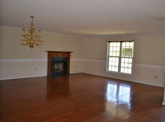 3rd image of 709 Riverland Dr