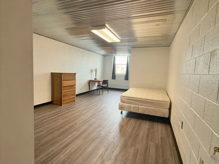 1002 N Pine St — Photo 16