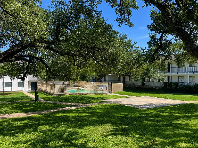 Southland Apartments — Photo 3
