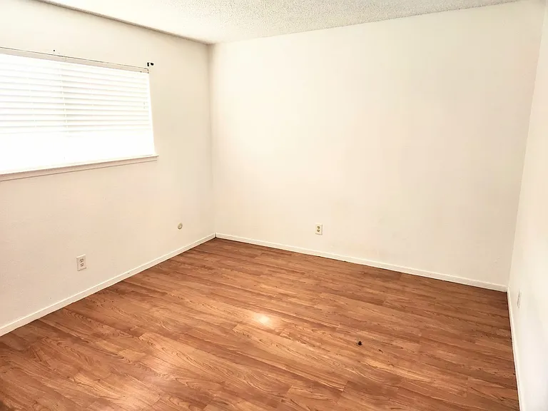 668 Victoria Way — Photo 4