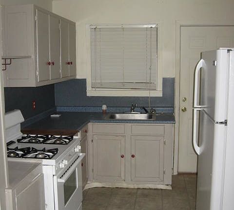2nd image of 1813 Poage Ave