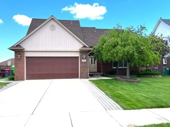 53302 Elysia Dr, Chesterfield, MI 48051