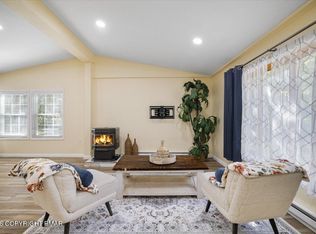 86 Windsor Rd, Hawley, PA 18428
