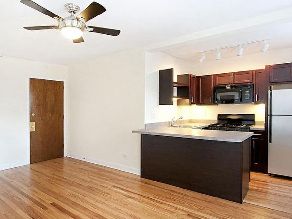 1st image of 424 W Belmont Ave #908
