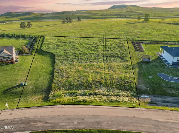 13840 Saddlehorn Dr, Bismarck, ND 58503