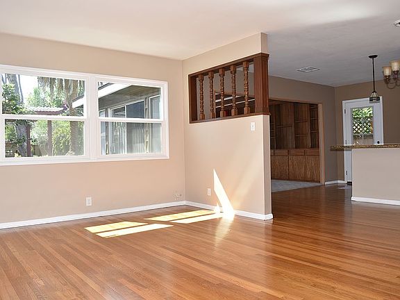 3rd image of 525 Guilford Ave