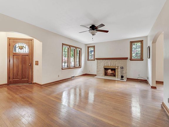 4th image of 35 Brevoort Rd