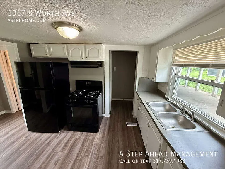 1017 S Worth Ave — Photo 8