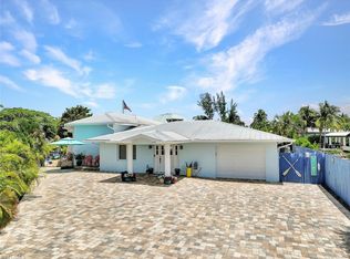 2631 Riverview Dr, Naples, FL 34112