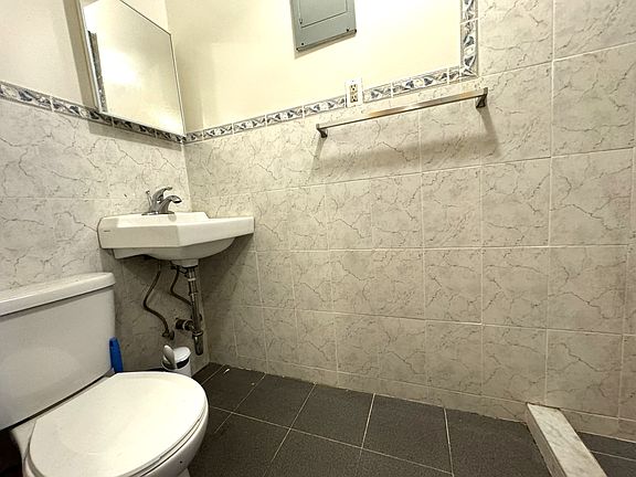 4th image of 83 Allen St APT 11