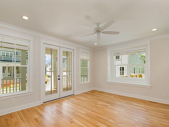 3rd image of 906 A Oakland Ave