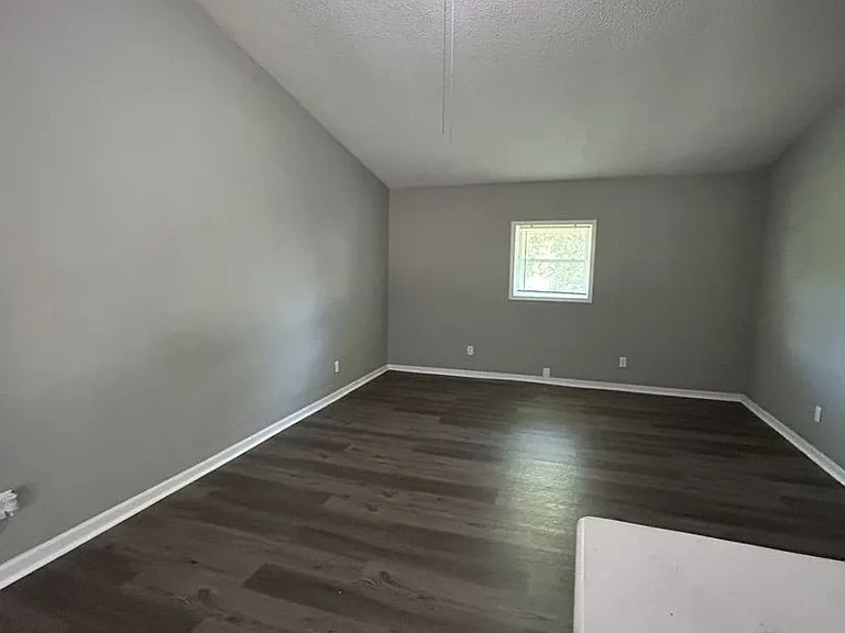 1116 S Elm St — Photo 13