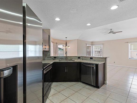 3rd image of 142 Citrus Park Circle