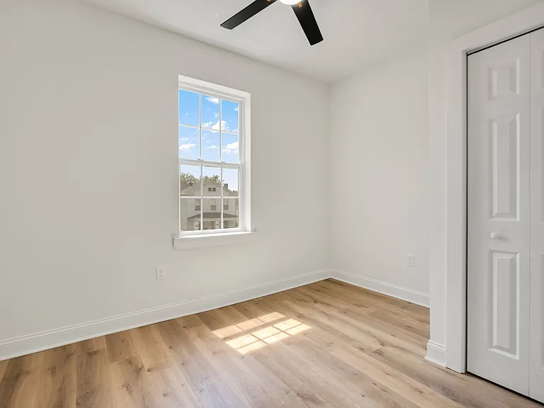 512 Bancroft Ave — Photo 28