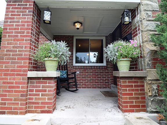 3rd image of 213 E Dorothy Ln