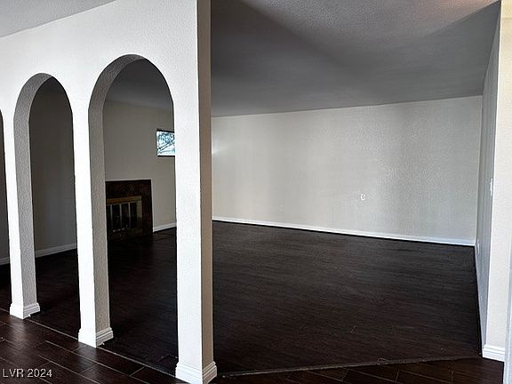 4th image of 5140 Tennis Court St E