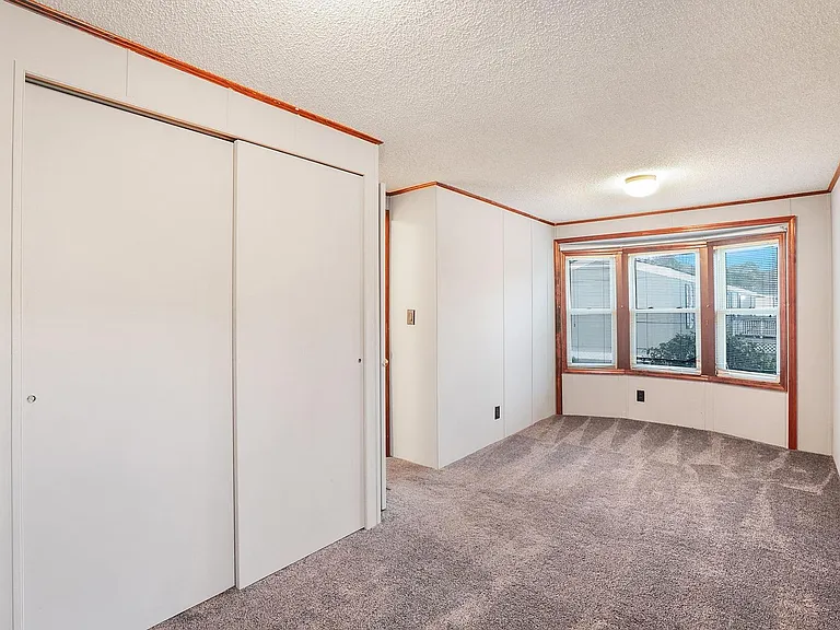 312 Queens Rd — Photo 15