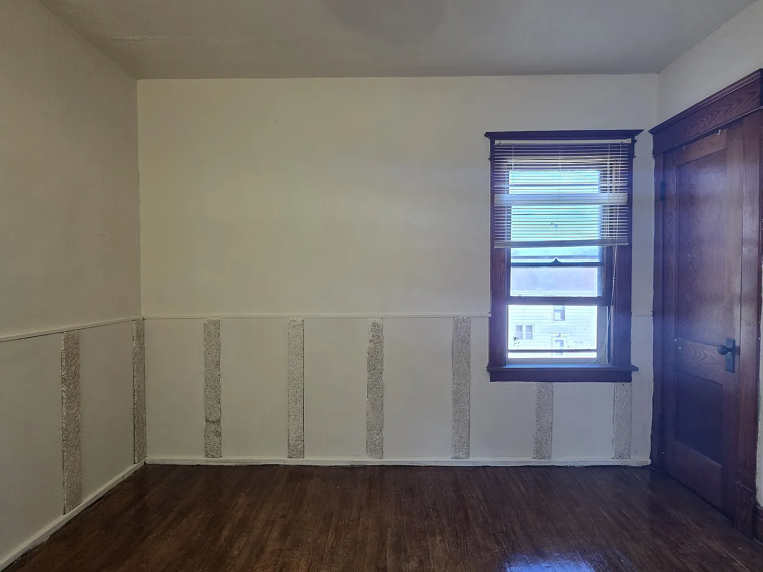 3 bed, 1000 sqft, $1,100 — Photo 3