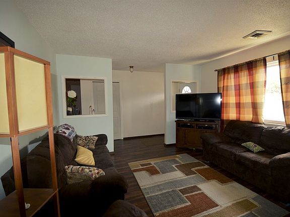 4th image of 3002 Raybun St