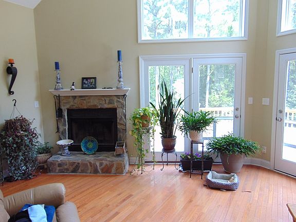 4th image of 259 N Point Dr