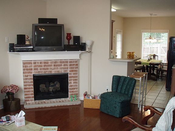 8733 Macon Rd, Cordova/Appling, TN 38018