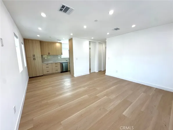 1952 N Parish Pl #202, Burbank, CA 91504