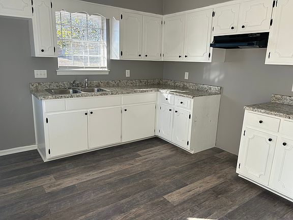 2nd image of 2829 W Lynchburg Ct
