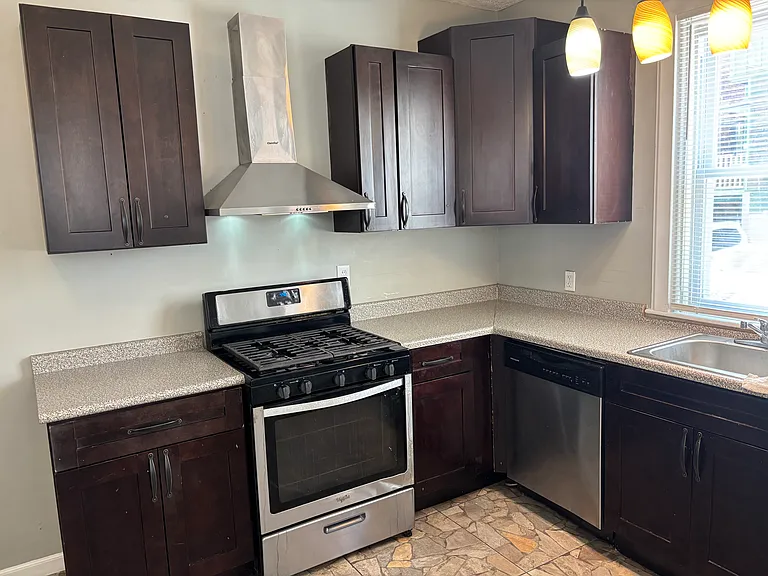302 E Albanus St — Photo 7