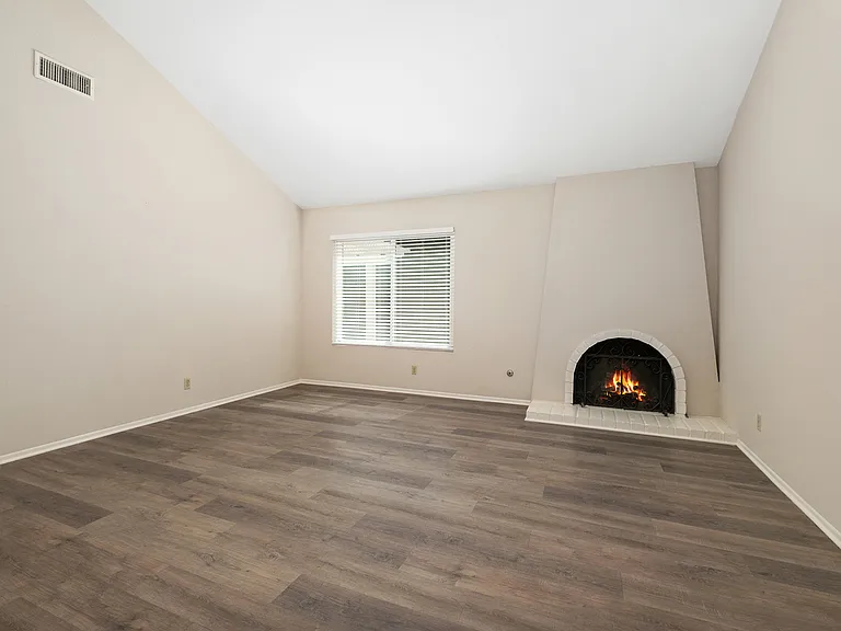 4068 Jeffrey Dr — Photo 6