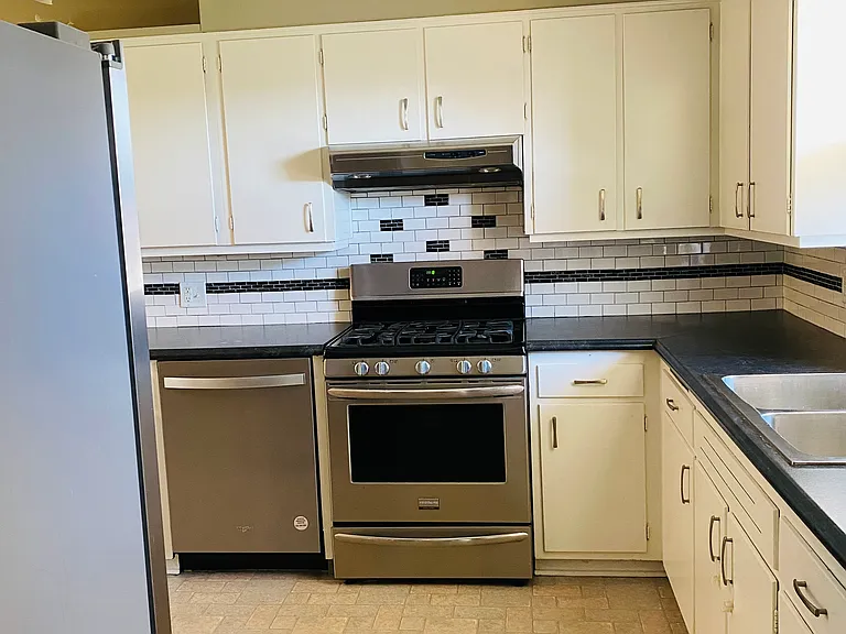 8837 Manor Ave — Photo 9