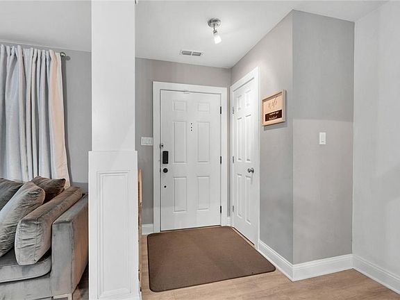 3rd image of 220 Bridgewater Drive