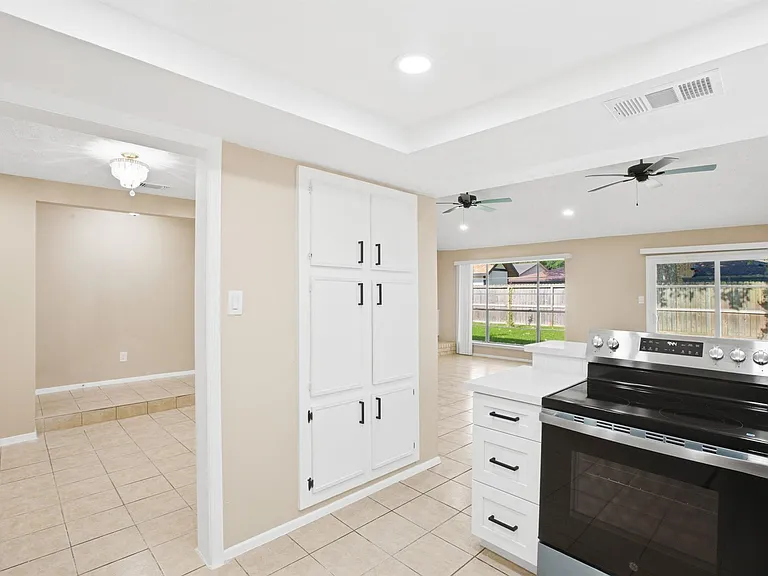 10506 Stockman Ln — Photo 11