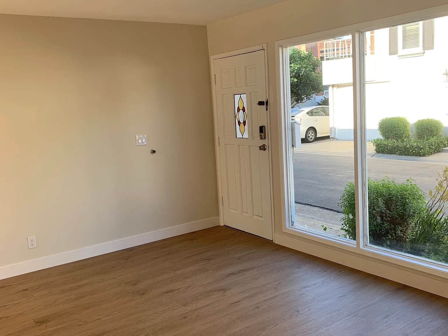 4 bed, 2.5 bath, 1327 sqft, $3,750 — Photo 3