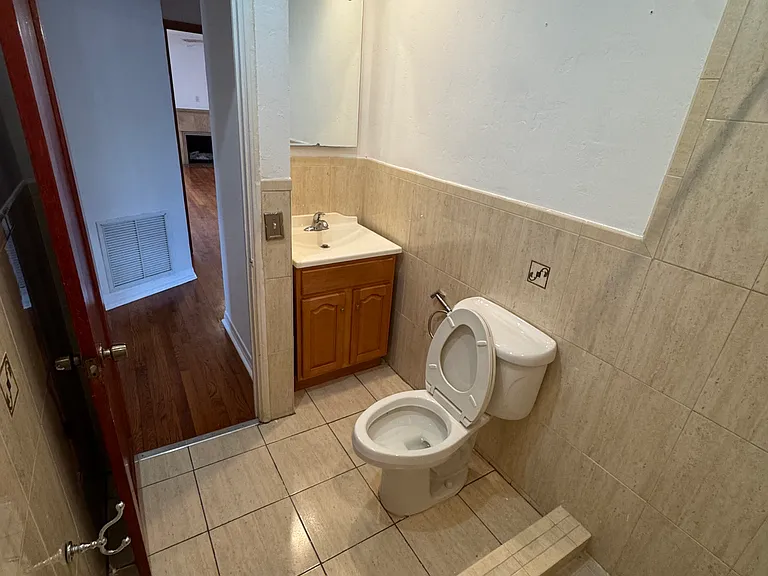 1810 SW 24th Ter — Photo 15