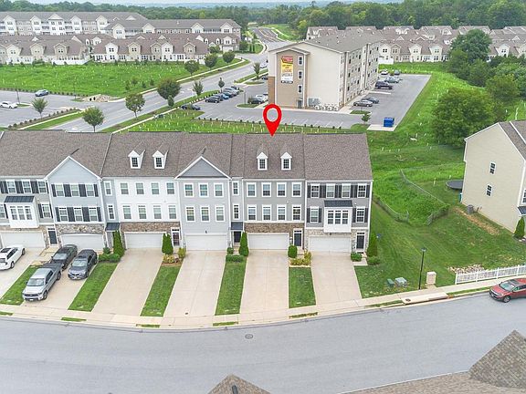 3rd image of 20212 Capital Ln