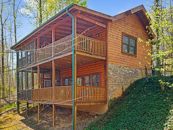 3rd image of 3123 Happy Hollow Rd