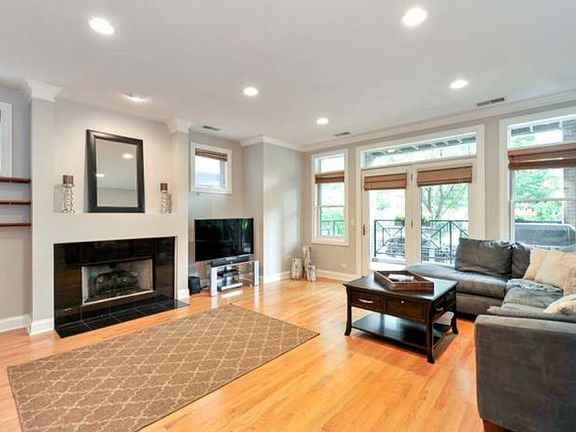 3rd image of 4543 N Malden St APT 1S