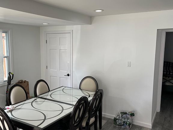 3rd image of 159 Dawson Cir #2