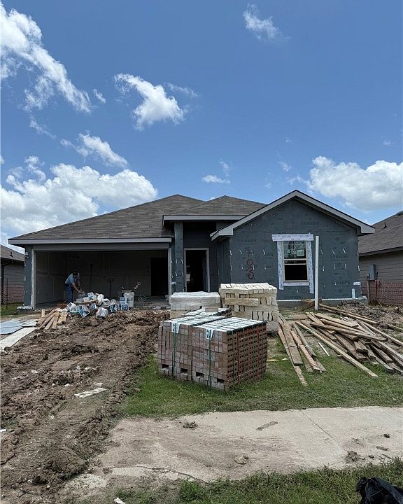 1st image of 103 Comal Dr