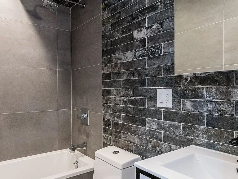 129 Ryerson St #1 — Photo 12