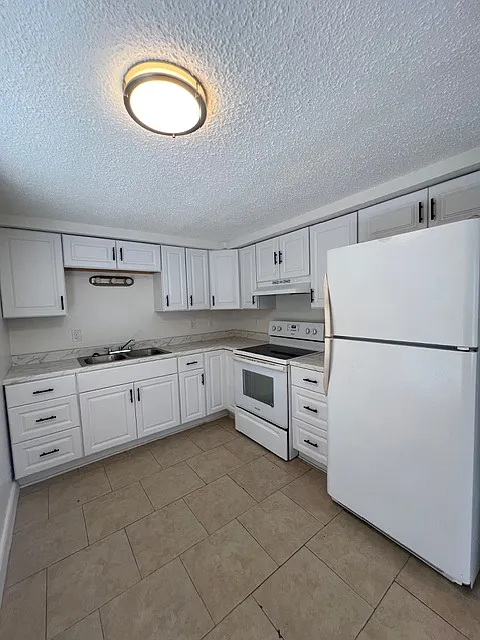 2 bed, 800 sqft, $1,300 — Photo 2