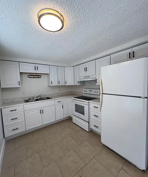 5331 Lemon St #5331 — Photo 2