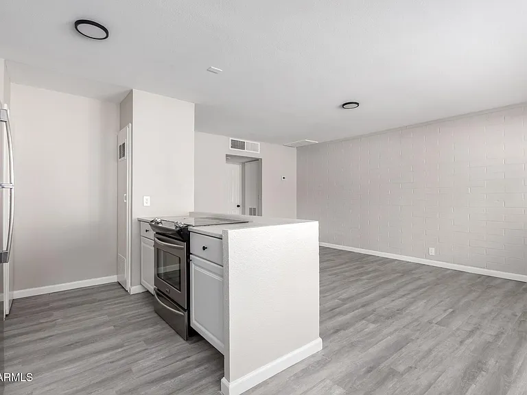 405 S Priest Dr — Photo 23